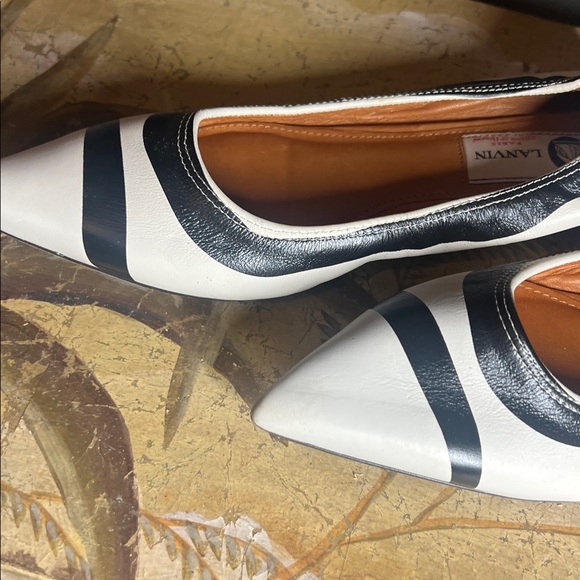 Lanvin Women's Black and White Flats - Picture 6 of 7